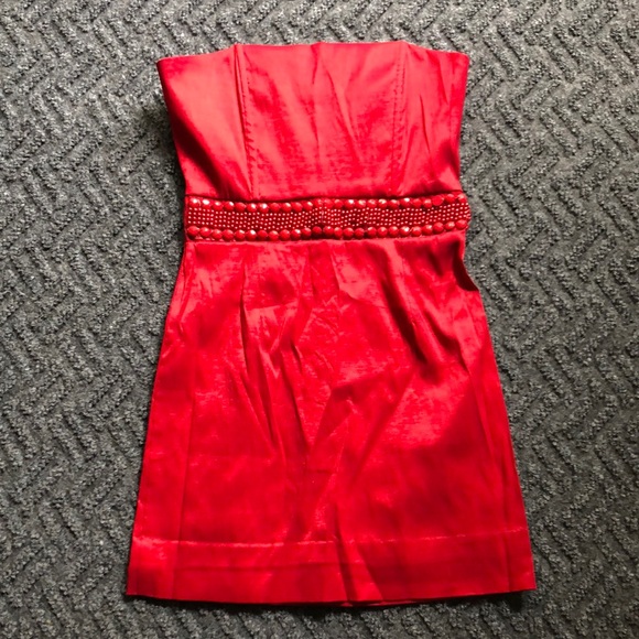 lette Dresses & Skirts - Chic Strapless Red Dress with Beaded Detail
